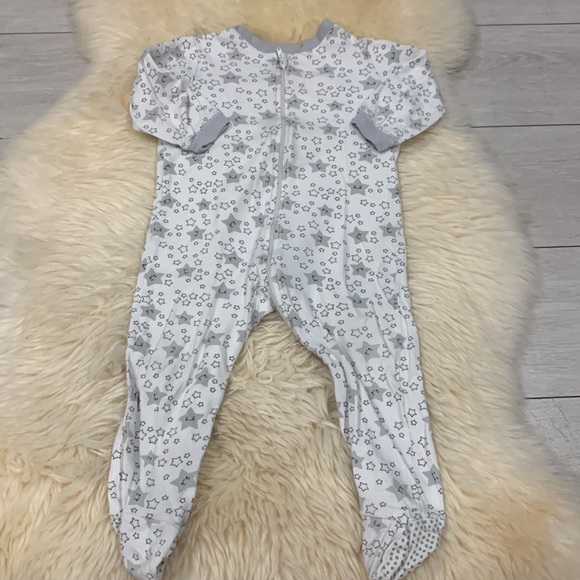 George White Stars Print Fitted Zipper & Carter’s Santa Red Print Pajamas 18-24M - Picture 2 of 12